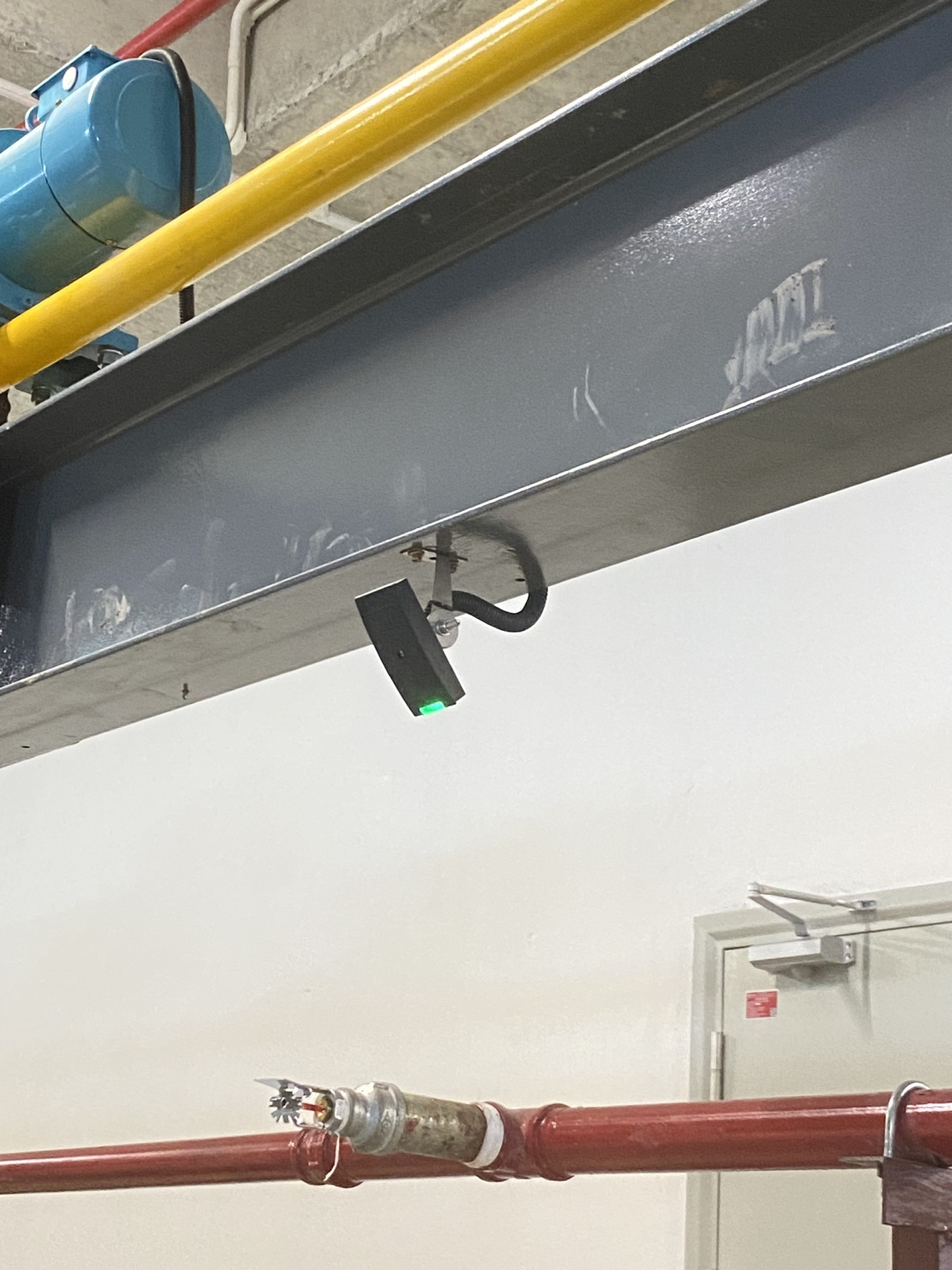 Cảm biến báo chỗ trống đỗ xe cơ khí